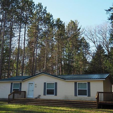 The Green Lake Getaway - Shared Lake Access! Interlochen Екстер'єр фото