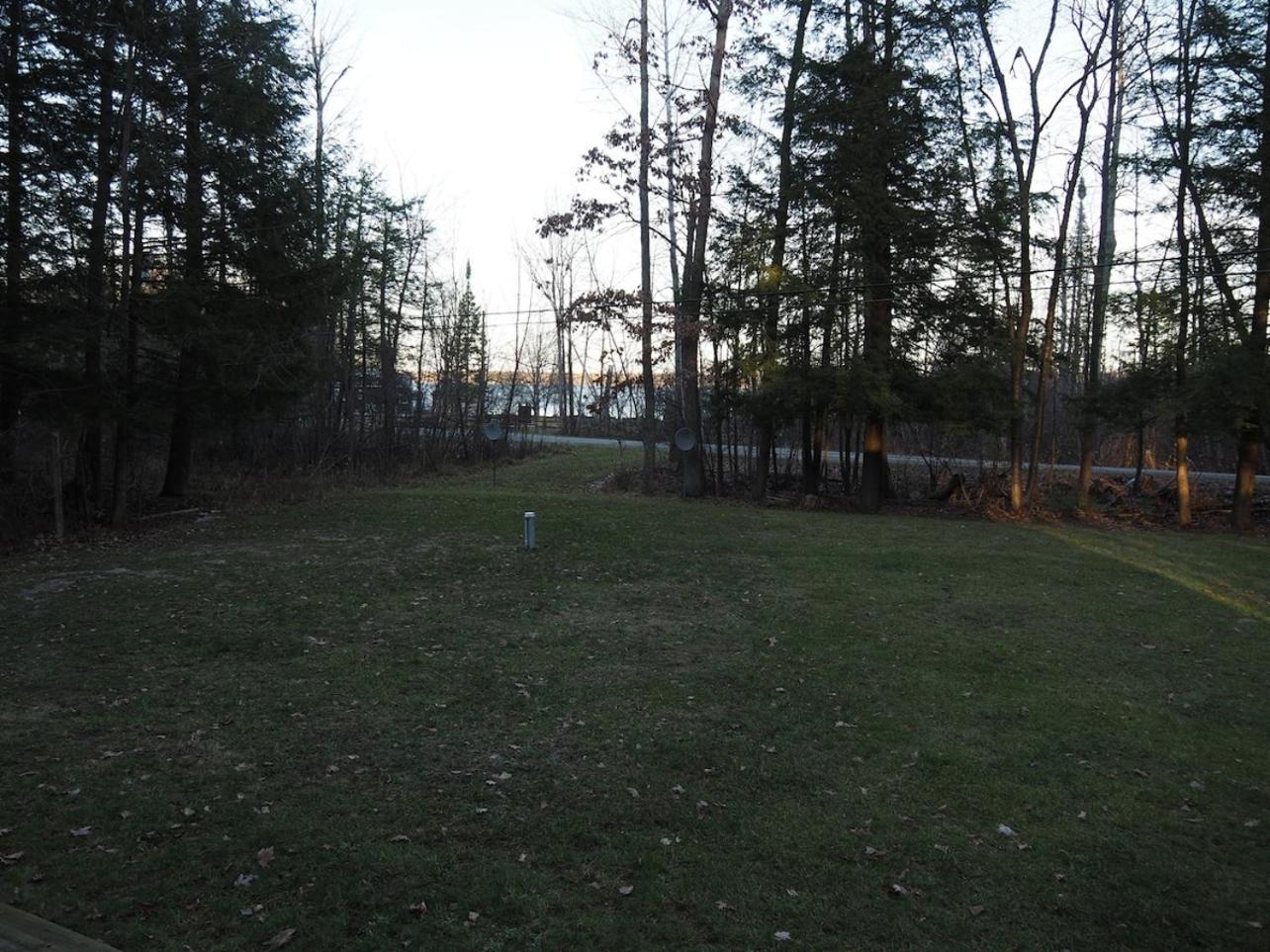 The Green Lake Getaway - Shared Lake Access! Interlochen Екстер'єр фото