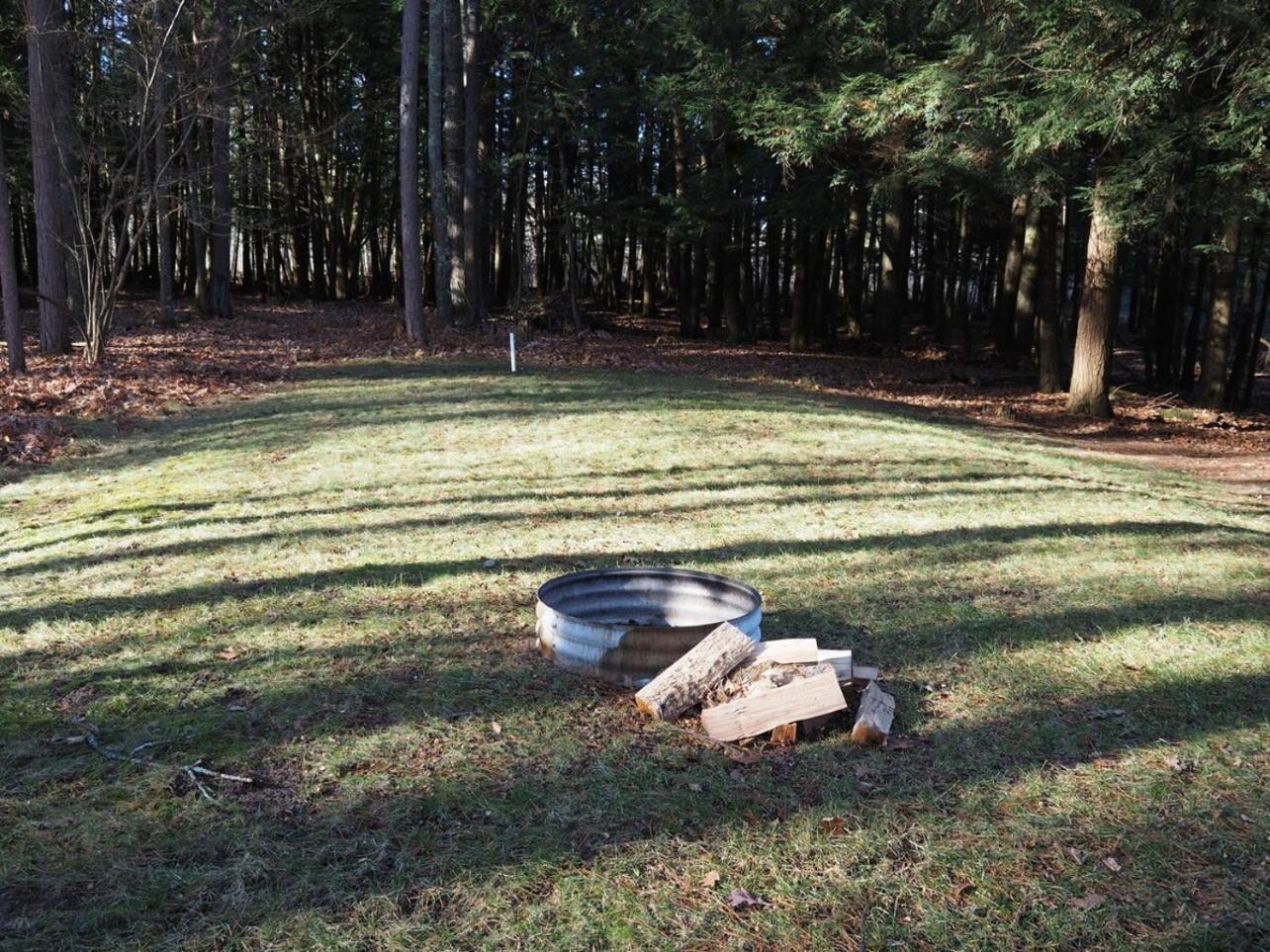 The Green Lake Getaway - Shared Lake Access! Interlochen Екстер'єр фото
