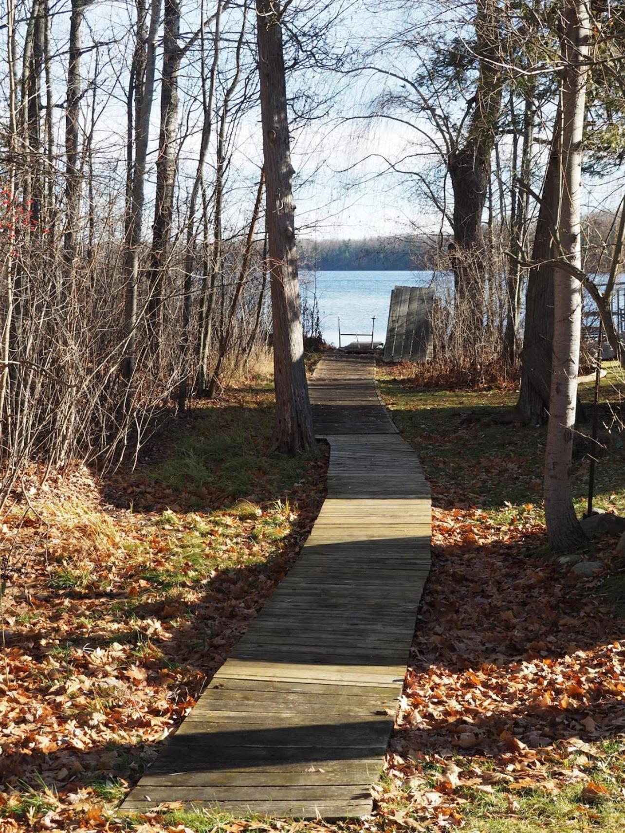 The Green Lake Getaway - Shared Lake Access! Interlochen Екстер'єр фото
